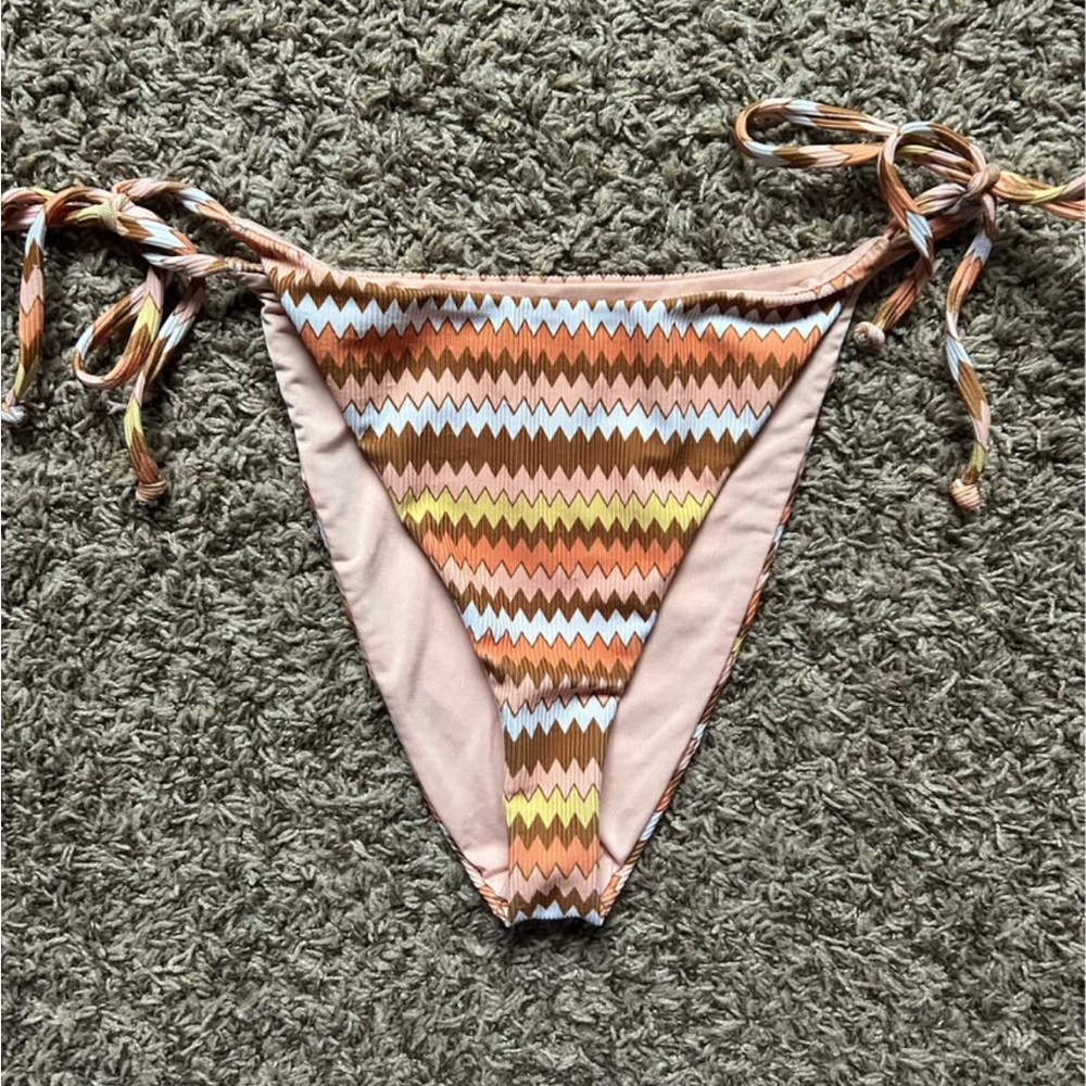 3 Piece Dippin' Daisy's Zigzag Triangle Bikini Set - Picture 5 of 6